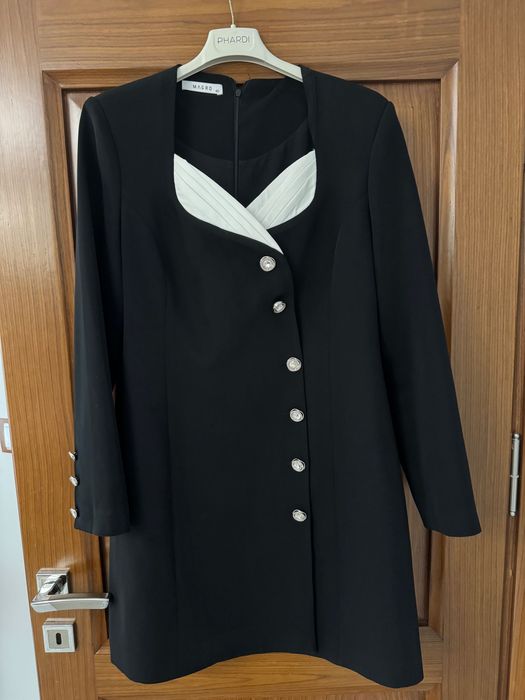 Eлегантна къса черна рокля