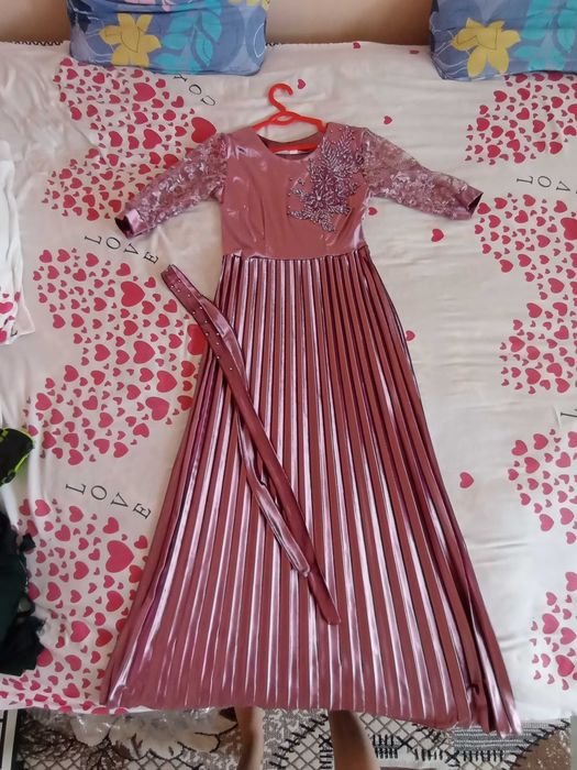 Vecherniy koylak sotiladi