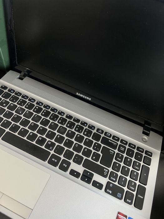 Leptop samsug i3