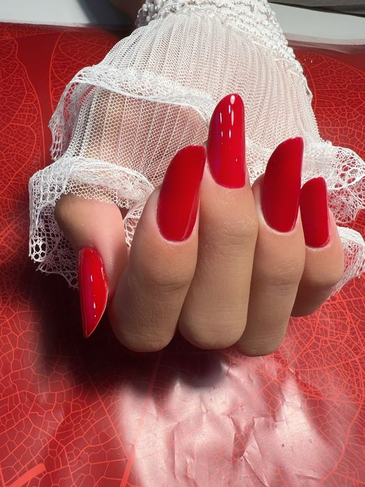 Ofer servicii manichiură/pedichiura