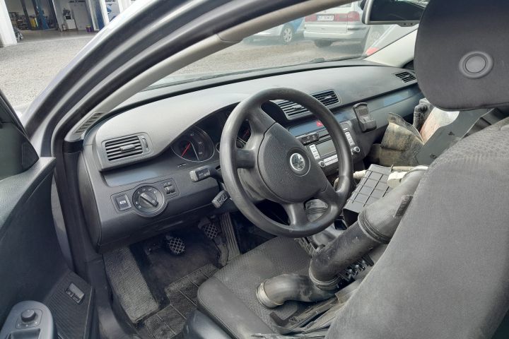 Usita rezervor 3C9809857 3C9809857 Volkswagen VW Passat B6