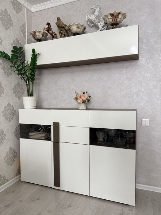 Комод с навесной полкой