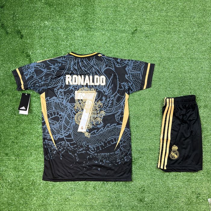 Ретро детски футболен к-т на Реал Мадрид с Роналдо