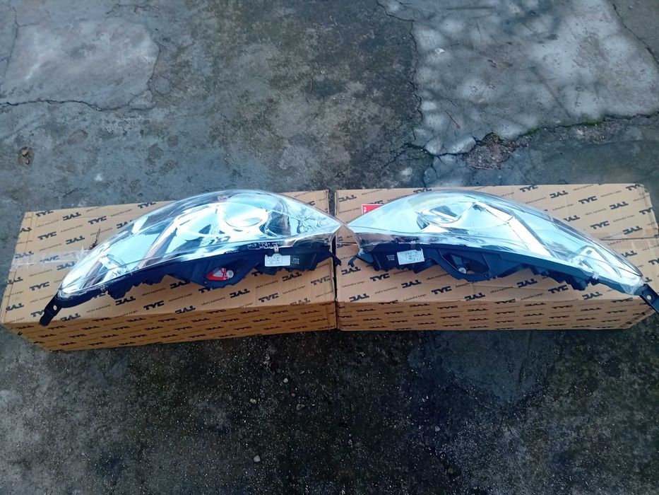 Фар Пежо 407 НОВ