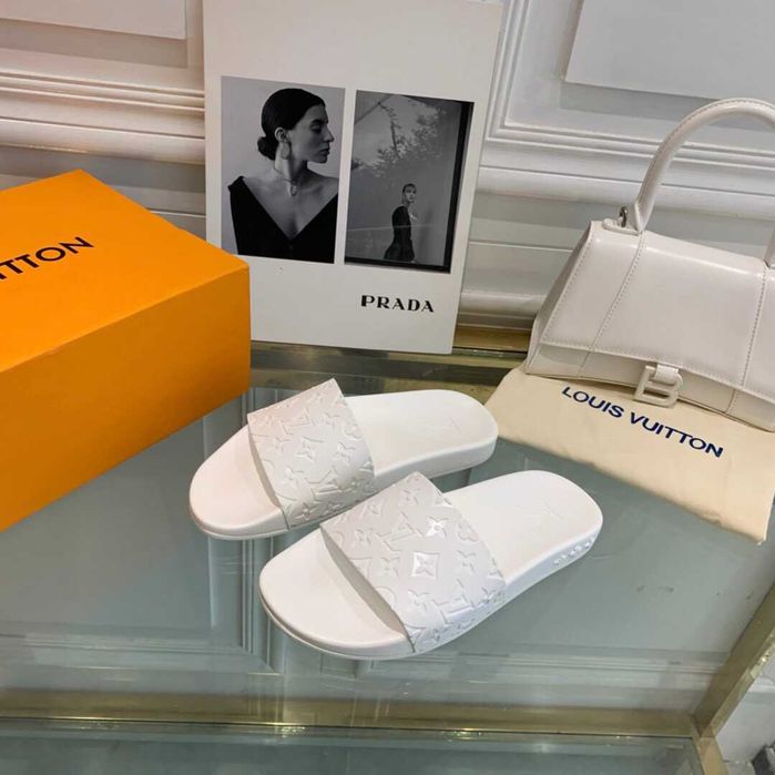 Papuci / Slapi Louis Vuitton Calitate Premium
