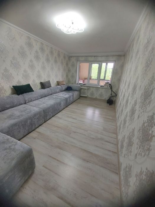 3 xonali kvartira sotiladi