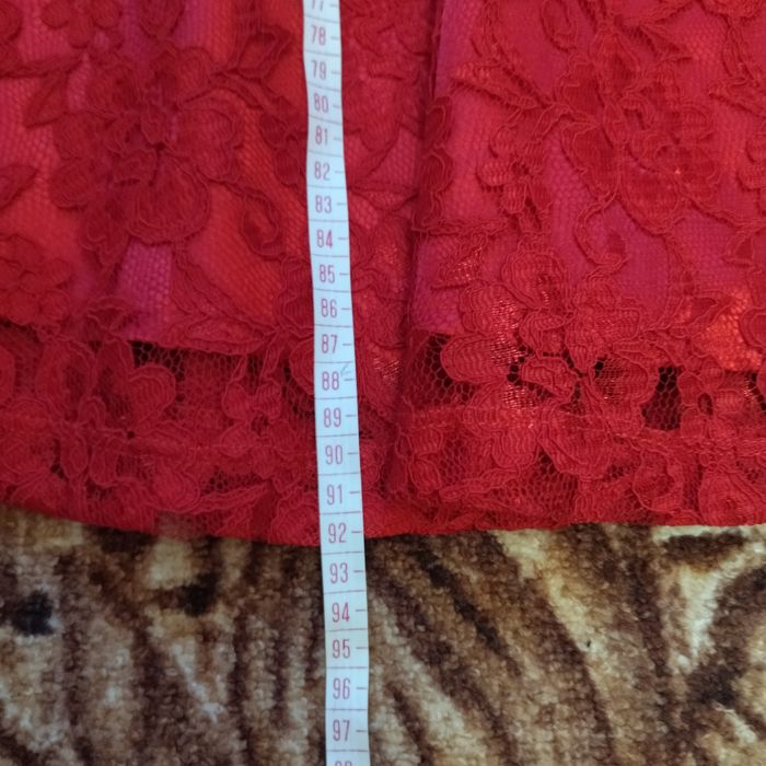 Платье красное, гипюр