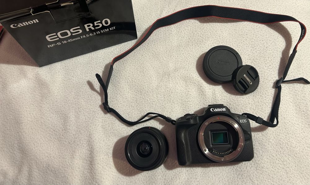 CANON EOS R50 +RF-S18-45  24.2 MPx, WI-FI, MIRRORLESS  с гаранция