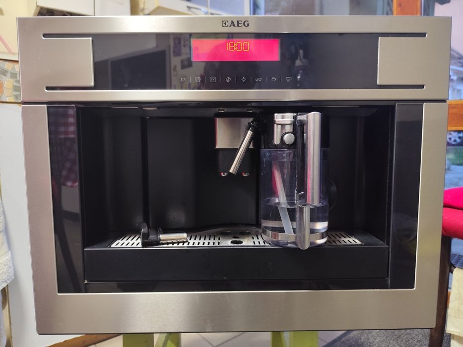 Aparat automat de cafea încorporabil AEG DELONGHI