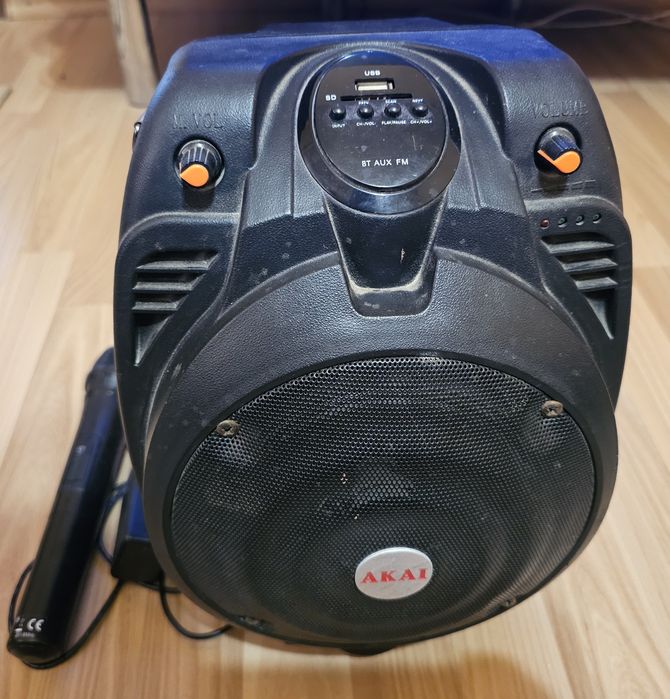 Vând sau schimb Boxă Portabilă Akai, Radio/USB/Card, Stare Foarte Bună