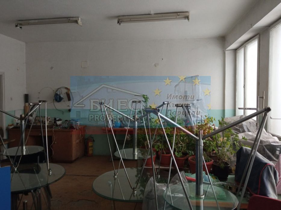 Втори етаж от административна сграда