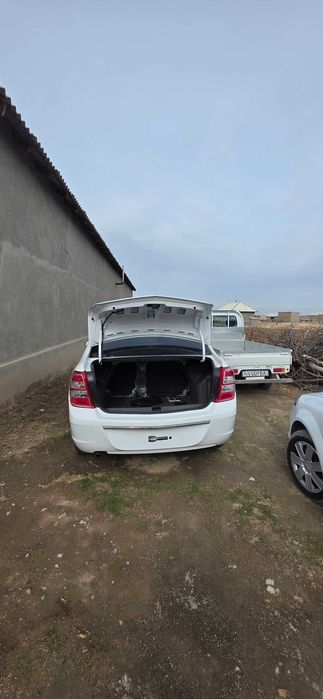 Кобальт , машина новая без пробега