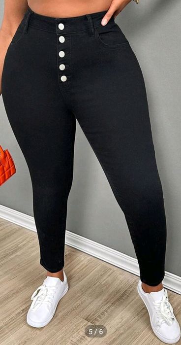 Дамски чисто нови дънки