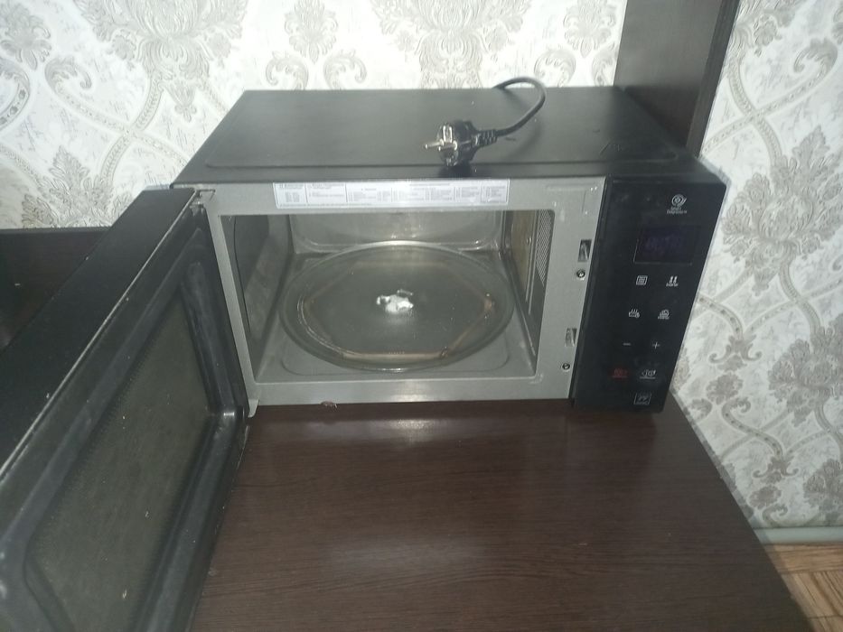 Микроволновка черная