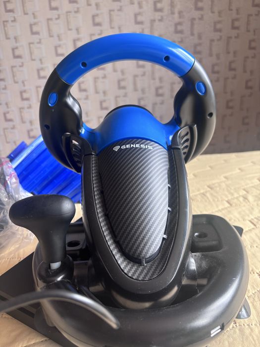 Продавам PS4+волан+13 игри+2контролера