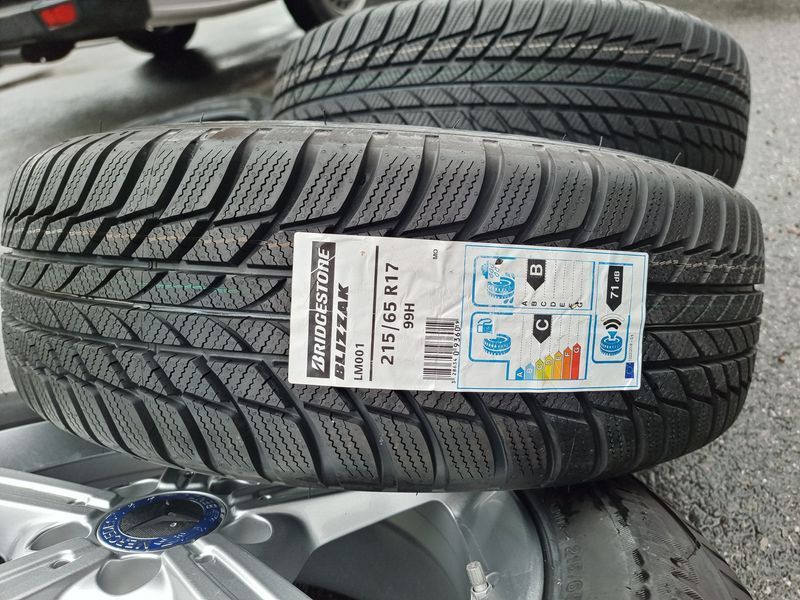 17цола Mercedes GLA,GLB -215/65/17 Bridgestone