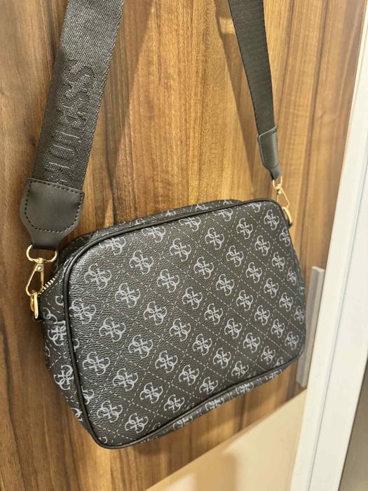 Дамска чанта с дълга дръжка GUESS