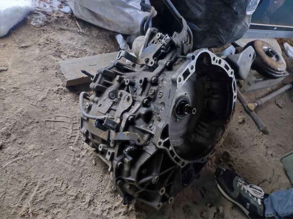 Продам коробку для двигателя 4B11