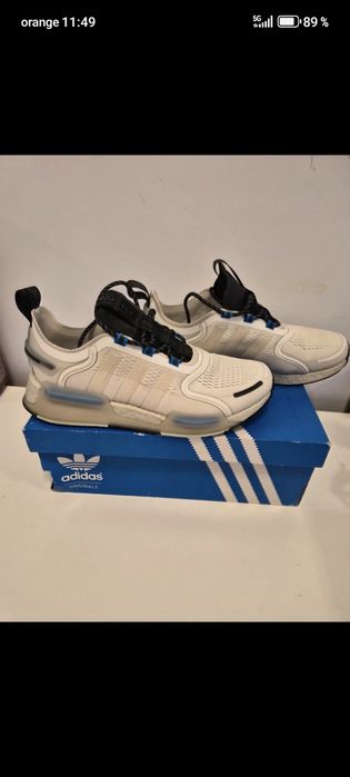 Vand Adidas NMD V3..