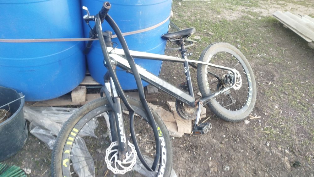 Продам 2 велика срочно