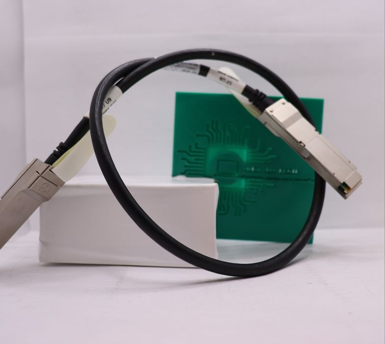 Cablu DAC Copper Qsfp+ 40Gb Amphenol 10093084-2010HFLF QSFP+ 0.8 m