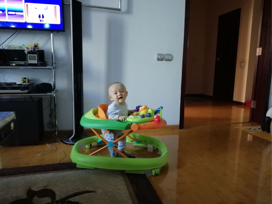 Продам ходунки Chicco