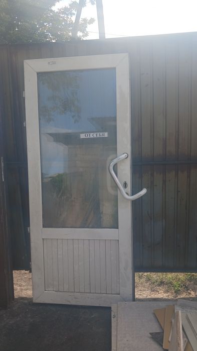 Продам пластиковые дверь