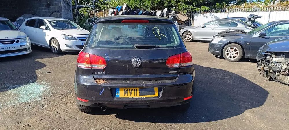 Dezmembrari / Dezmembrez VW Golf 1.6 CAYC cutie viteze cutie viteze manuală LUB cod culoare LC9X