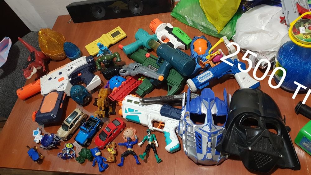 Продам детские игрушки для мальчико и девочек