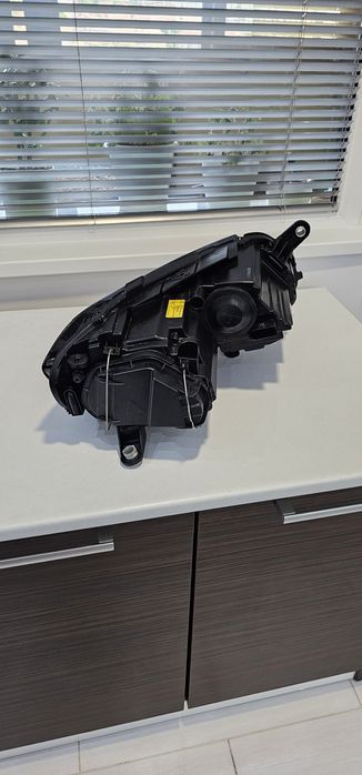 Фар за Пасат Б7 Адаптивен (завиващ)