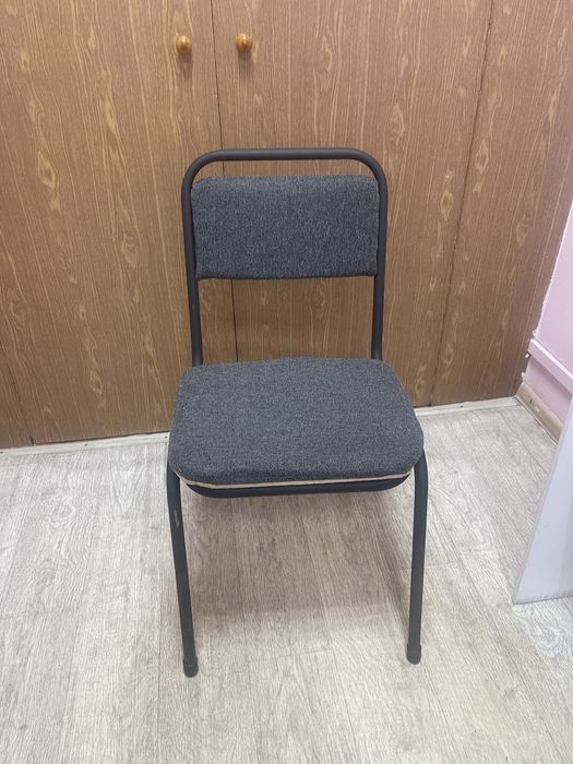 Продам офисные стулья 7 штук