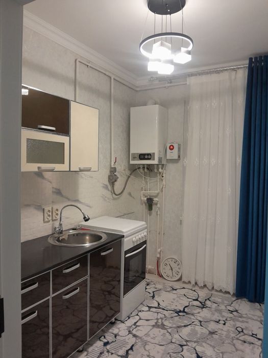 ЧИРЧИК шахри КвартираПЕДАГОГИКА Унверситет олдида 2 хонали ойига 300$