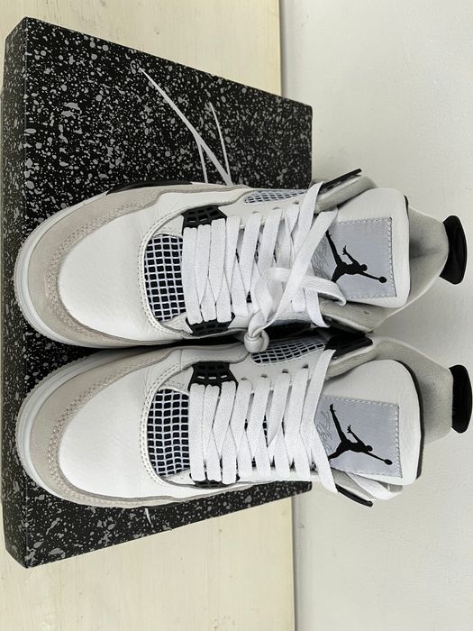 Vând Air Jordan 4Retro Military Black