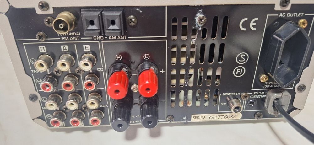 Ocazie 350 lei Amplituner + cdplayer Yamaha Rx E 100