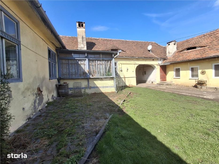 2 Apartamente la casa pivnita garaj in Cisnadie