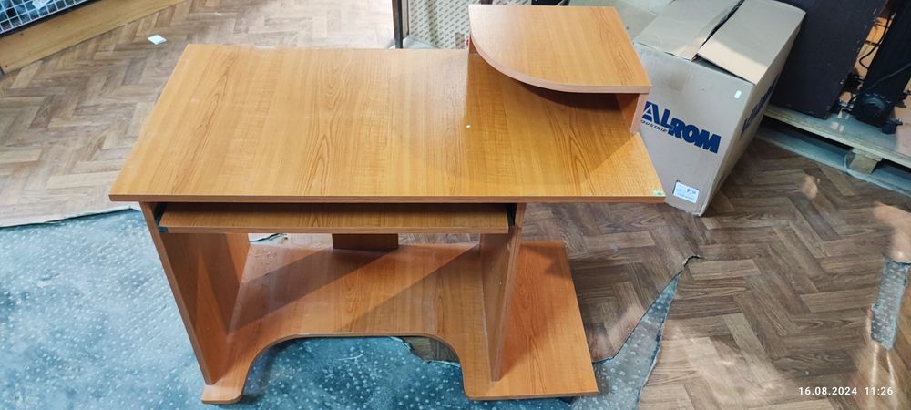 Birou culoare cireș...