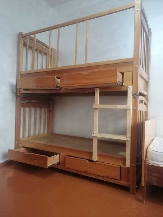 Кровать двухъярусная (можно отделить)