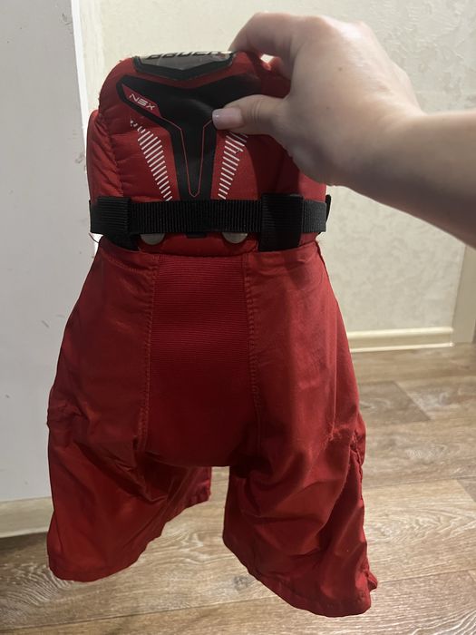 Продам хоккейные шорты на ребенка