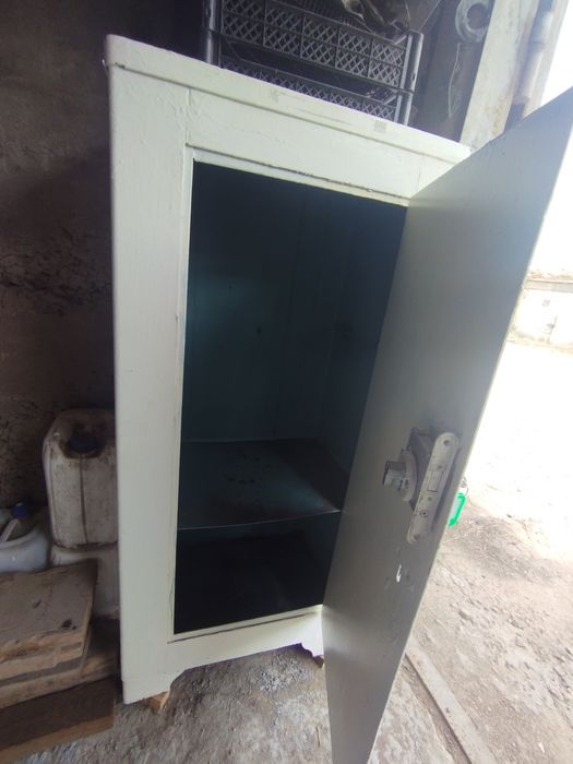 Сейф металлический