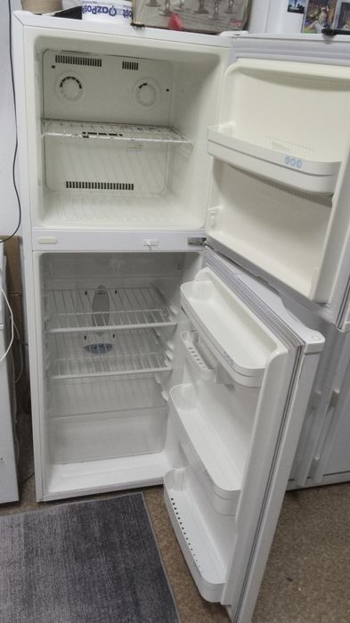 Продам холодильник на запчасти