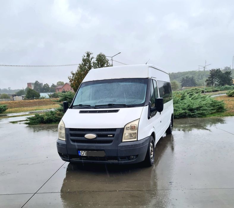 Ford Transit 8+1 Lung și Înalt
