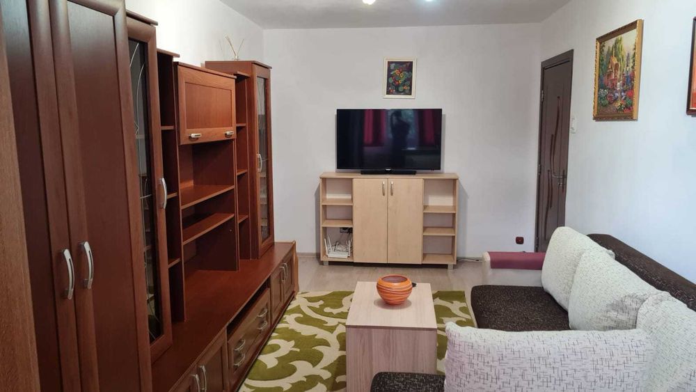 Apartament cu 3 camere de inchiriat in zona Dacia
