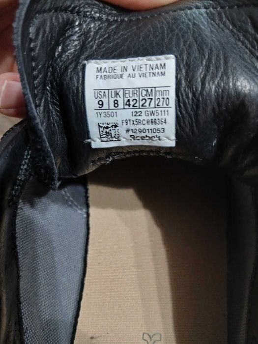 Adidașii de vânzarea.