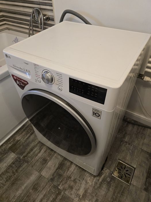 Mașina de spălat LG F4J7TY1W