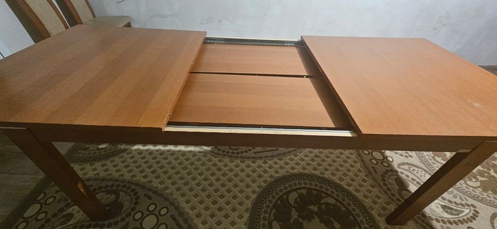 Мебель и столь с стулями