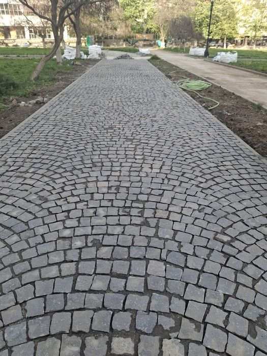 Vând piatra cubica si montez oriunde în tara