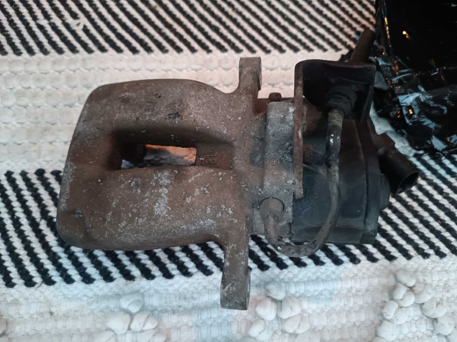 Etrier dreapta spate pasat b6