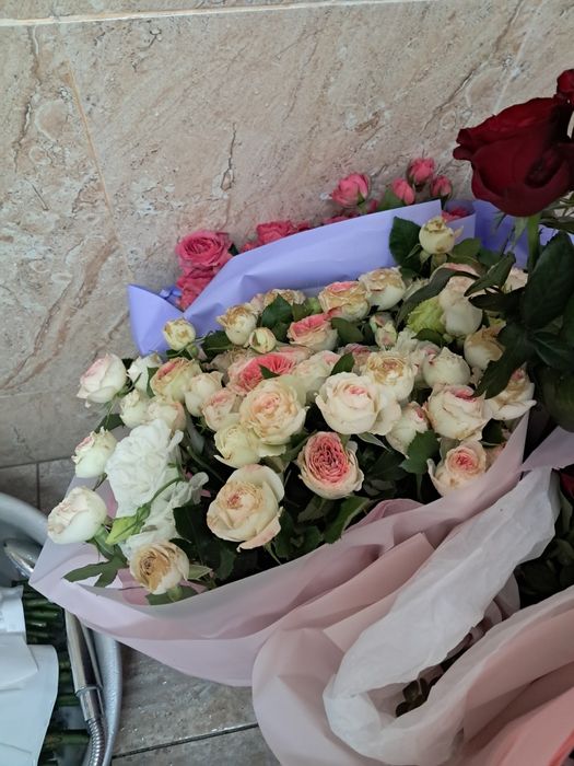 Букеты , цветы ,розы