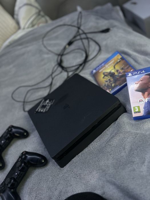 PS4 slim+ 2 console+ 2 jocuri