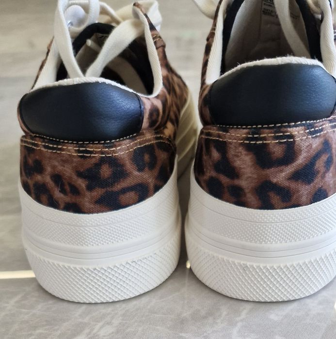 нови кецовe  Zara